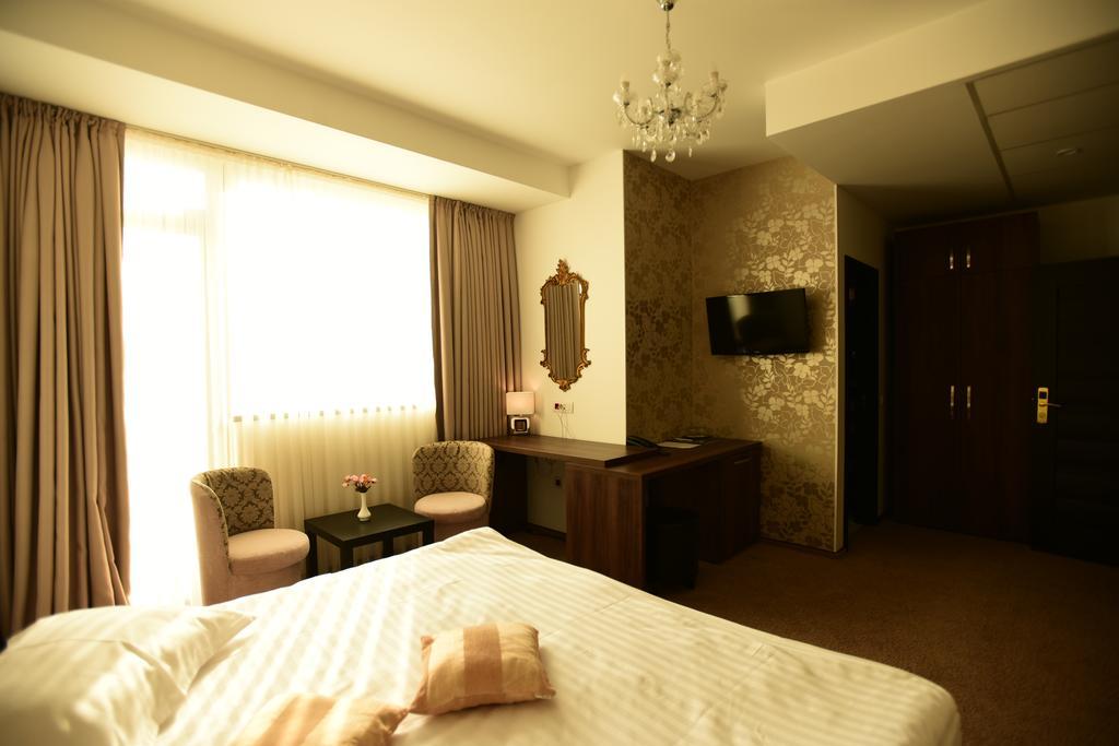 La Rocca Boutique Hotel Craiova Phòng bức ảnh