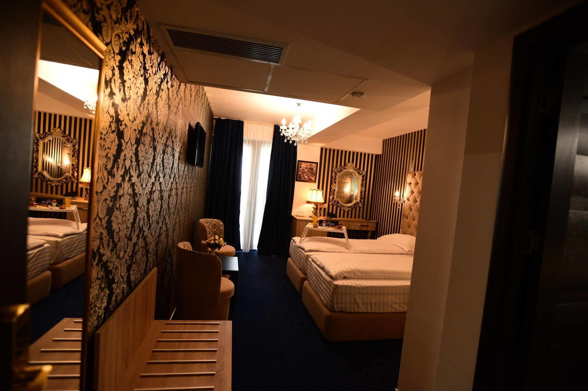 La Rocca Boutique Hotel Craiova Ngoại thất bức ảnh