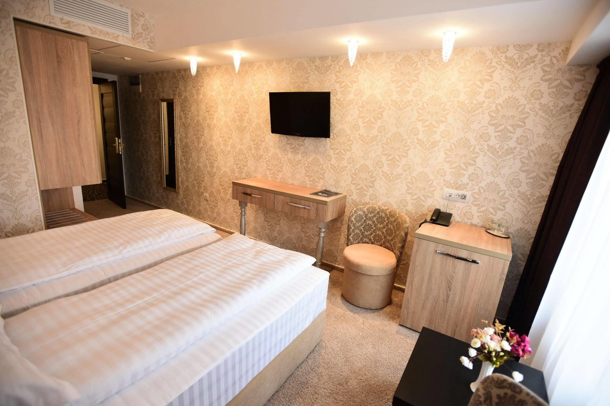 La Rocca Boutique Hotel Craiova Ngoại thất bức ảnh