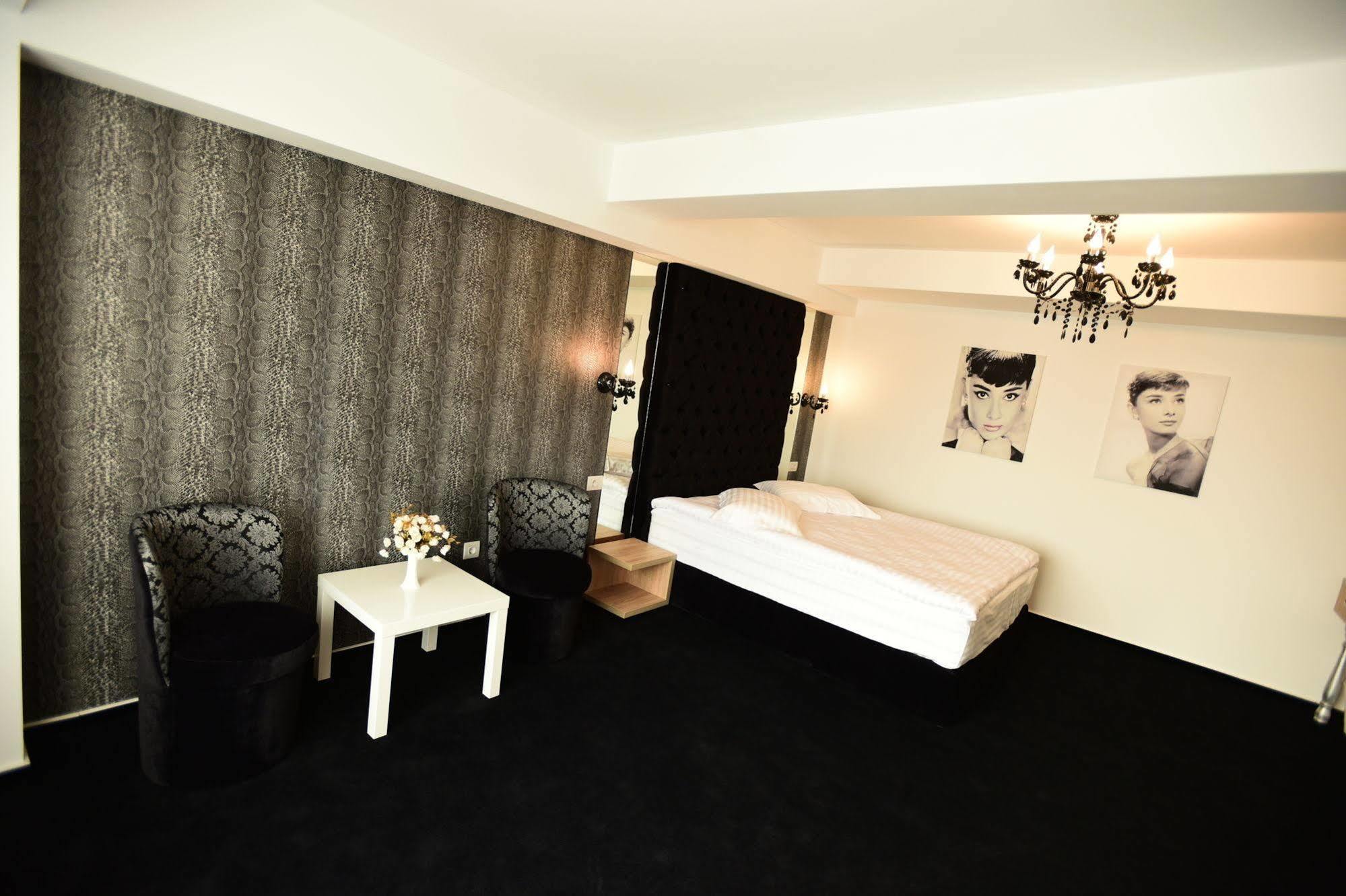 La Rocca Boutique Hotel Craiova Ngoại thất bức ảnh
