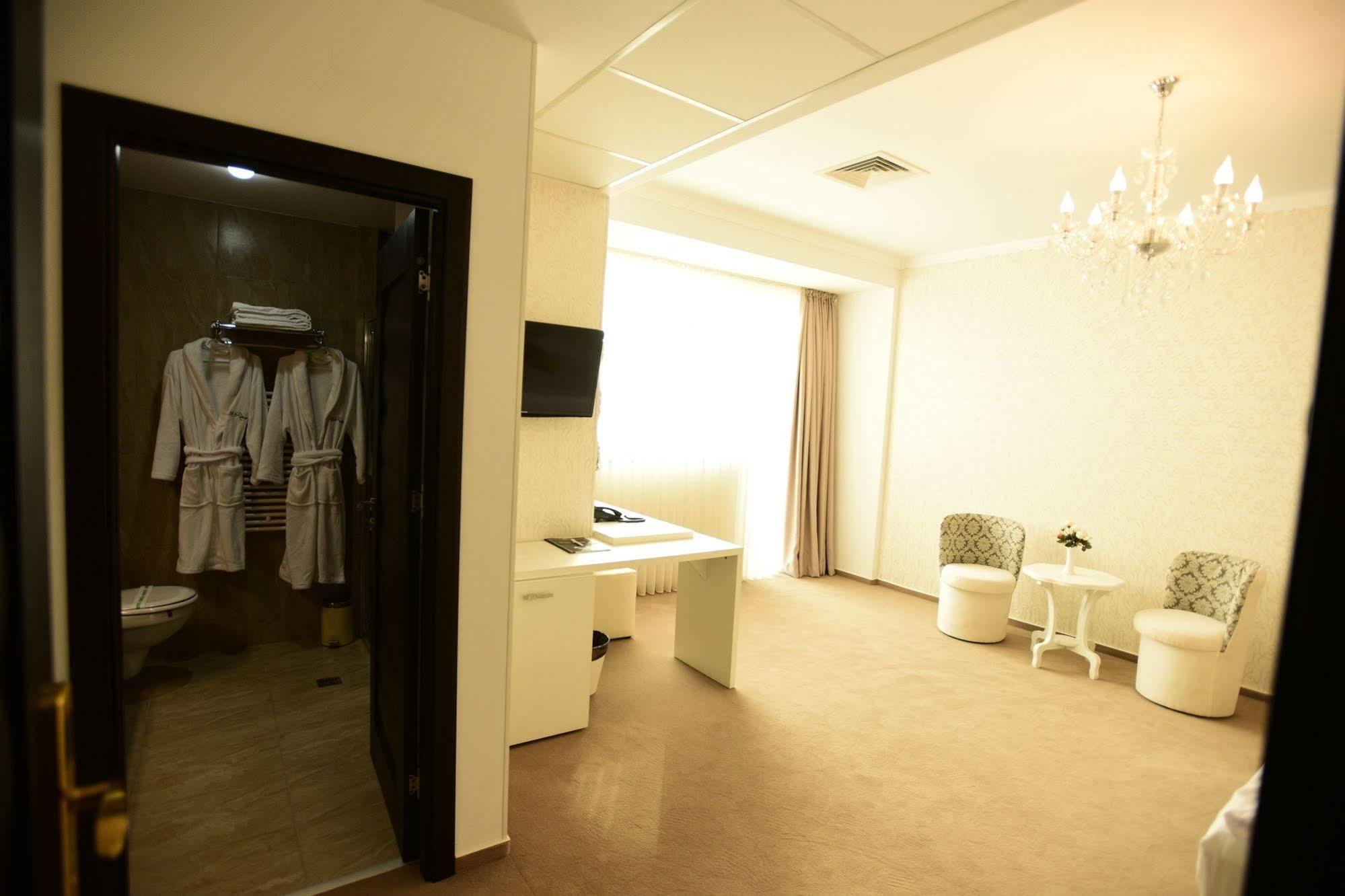 La Rocca Boutique Hotel Craiova Ngoại thất bức ảnh
